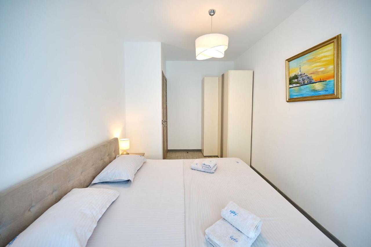 Azurre Apartment Spa And Pool Beach Resort Mamaia Exterior photo