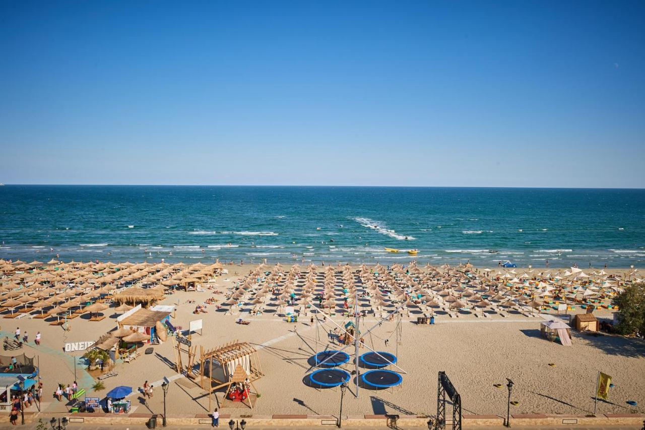 Azurre Apartment Spa And Pool Beach Resort Mamaia Exterior photo